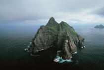 Aerial view of Skellig and its lighthouse. © Philip Plisson / Plisson La Trinité / AA02399 - Photo Galleries - Skellig Michael