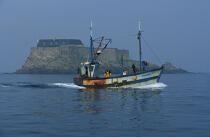 Back from fishing. © Philip Plisson / Plisson La Trinité / AA07066 - Photo Galleries - National Fort [The]
