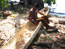 Fabrication of a canoe in the San Blas archipelago © Philip Plisson / Plisson La Trinité / AA07741 - Photo Galleries - Wood