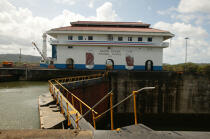Gatun locks, l'une des 3 écluses du canal de Panama. © Philip Plisson / Plisson La Trinité / AA08028 - Nos reportages photos - Gatun locks