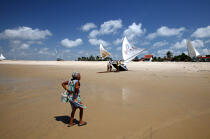 Femme brésilienne sur une plage du Ceara. © Philip Plisson / Plisson La Trinité / AA10233 - Nos reportages photos - 3e âge