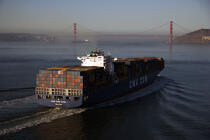 Porte-conteneurs dans la baie de San-Francisco. © Philip Plisson / Plisson La Trinité / AA11660 - Nos reportages photos - Site [Californie]