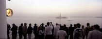 Arrivée du Queen Mary 2 à New York, le 22 avril 2004. © Philip Plisson / Plisson La Trinité / AA12006 - Nos reportages photos - Statue de la Liberté