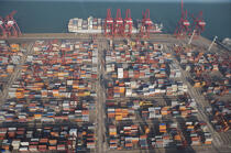Containership terminal in the port of Kowloon © Philip Plisson / Plisson La Trinité / AA14001 - Photo Galleries - Kowloon