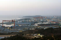 La ville portuaire de Ulsan en Corée de Sud. © Philip Plisson / Plisson La Trinité / AA14198 - Nos reportages photos - Chimiquier
