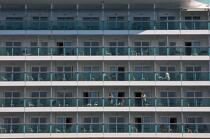 On board the cruise ship Navigator of the Seas © Philip Plisson / Plisson La Trinité / AA17670 - Photo Galleries - Terrace