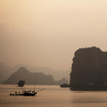 Along bay © Philip Plisson / Plisson La Trinité / AA17726 - Photo Galleries - Vietnam