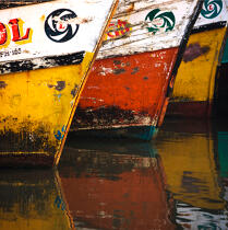 Bows in the port of Cochin. © Philip Plisson / Plisson La Trinité / AA19437 - Photo Galleries - Sea decoration