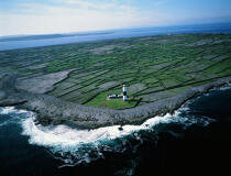 Le phare Inisheer en Irlande © Philip Plisson / Plisson La Trinité / AA19666 - Nos reportages photos - Ile [Irl]