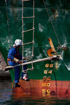 Bows in the oil port of Lavera [AT] © Philip Plisson / Plisson La Trinité / AA31257 - Photo Galleries - Martigues