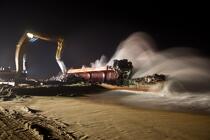 The deconstruction of cargo TK Bremen on Erdeven beach © Guillaume Plisson / Plisson La Trinité / AA33468 - Photo Galleries - Cargo ship