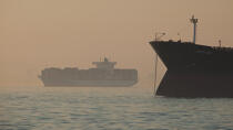 Gibraltar Bay, Algésiras © Philip Plisson / Plisson La Trinité / AA33555 - Photo Galleries - Cargo ship