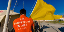 The lifeguards on the beach in Gironde © Philip Plisson / Plisson La Trinité / AA35101 - Photo Galleries - People