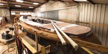 Restauration du 12 mètres JI France au chantier naval de Vilaine à Arzal. © Philip Plisson / Plisson La Trinité / AA36662 - Nos reportages photos - Arzal