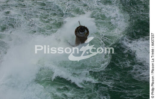 Le Four lighthouse - © Philip Plisson / Plisson La Trinité / AA37237 - Photo Galleries - Rough seas
