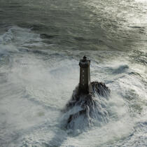 Petra Storm on La Vieille lighthouse © Philip Plisson / Plisson La Trinité / AA37246 - Photo Galleries - Wave