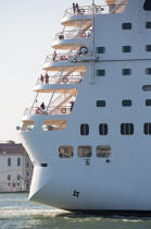 Traffic ship in Venice © Philip Plisson / Plisson La Trinité / AA37704 - Photo Galleries - Passenger Liner
