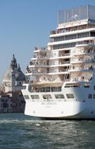 Traffic ship in Venice © Philip Plisson / Plisson La Trinité / AA37705 - Photo Galleries - Maritime transport
