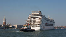 Traffic des paquebots à Venise © Philip Plisson / Plisson La Trinité / AA37706 - Nos reportages photos - Traffic maritime dans la lagune de Venise