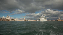 Traffic ship in Venice © Philip Plisson / Plisson La Trinité / AA37707 - Photo Galleries - Passenger Liner