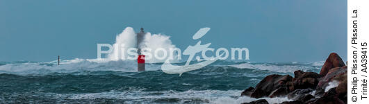 Le phare du Four, tempête Zeus en 2017 - © Philip Plisson / Plisson La Trinité / AA39415 - Nos reportages photos - Resultat Recherche