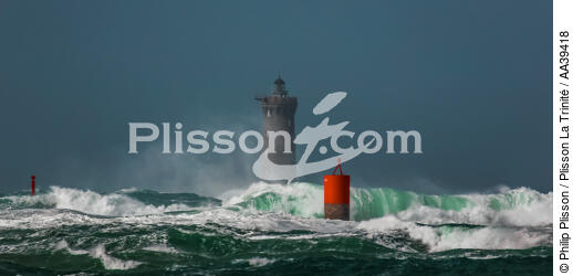 Le phare du Four, tempête Zeus en 2017 - © Philip Plisson / Plisson La Trinité / AA39418 - Nos reportages photos - Resultat Recherche