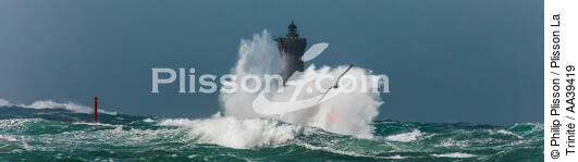 Le phare du Four, tempête Zeus en 2017 - © Philip Plisson / Plisson La Trinité / AA39419 - Nos reportages photos - Resultat Recherche